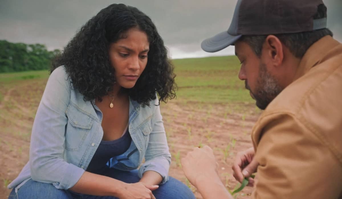 Aline não consegue enxergar Jonatas com outros olhos. Foto: Reprodução/Globo