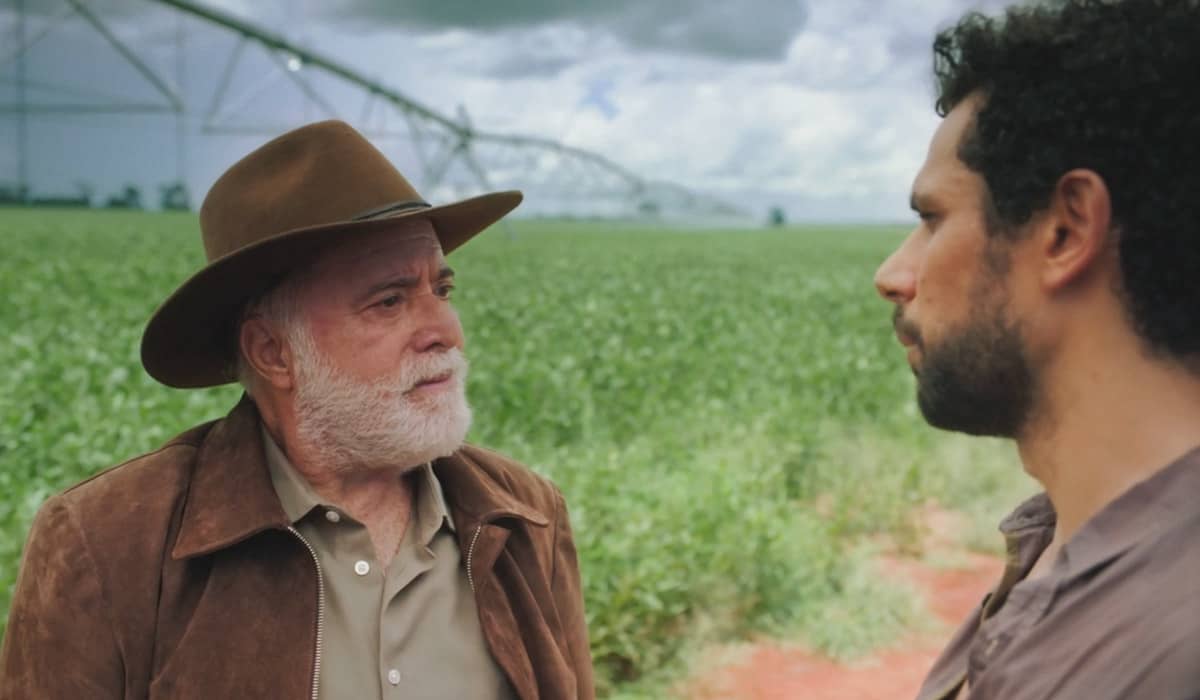 Antônio vai usar Ramiro para revidar a valentia de Aline em Terra e Paixão. Foto: Reprodução/Globo