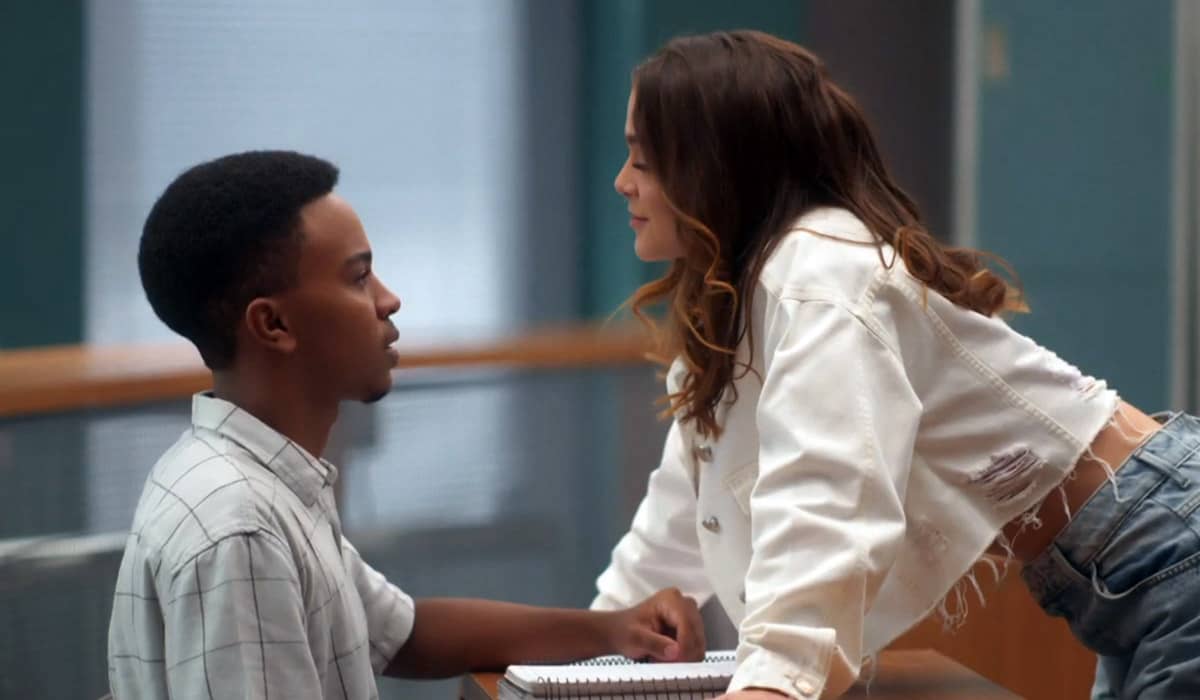 Yuri e Guiga estão ficando íntimos em Vai na Fé. Foto: Reprodução/Globo
