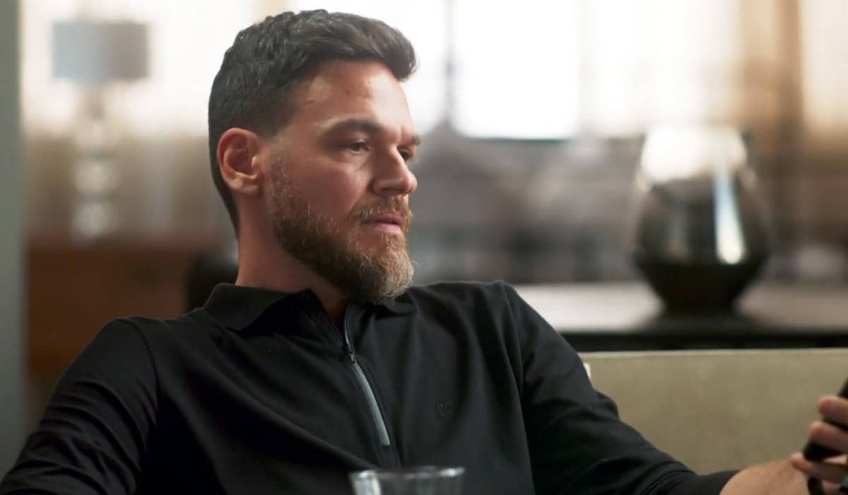 Theo fica descuidado na novela das sete. Foto: Reprodução/Globo
