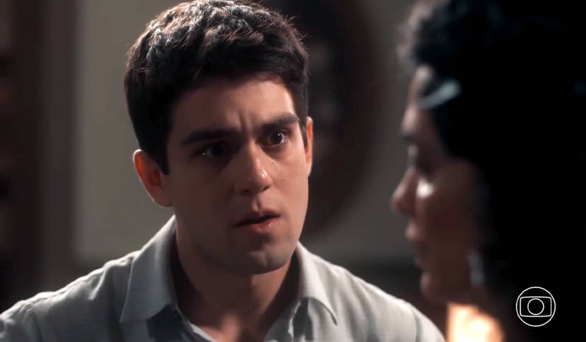 Júlio decide afirmar seu compromisso com Sônia. Fonte: Reprodução/Globo