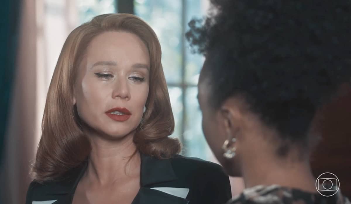 Gilda nomeia Lucília como gerente do hotel. Fonte: Reprodução/Globo