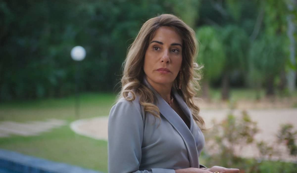 Irene aproveita a gratidão do marido para adquirir novas vantagens em Terra e Paixão. Foto: Reprodução/Globo