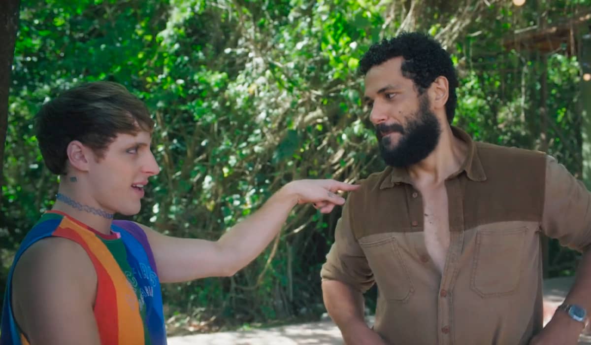 Kelvin conta para Ramiro sobre as barras de ouro. Fonte: Reprodução/Globo