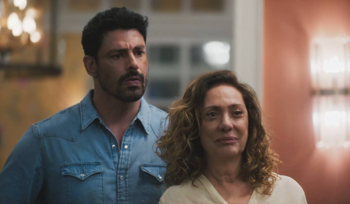 Caio fica confuso sobre as intenções de Agatha em Terra e Paixão. Foto: Reprodução/Globo