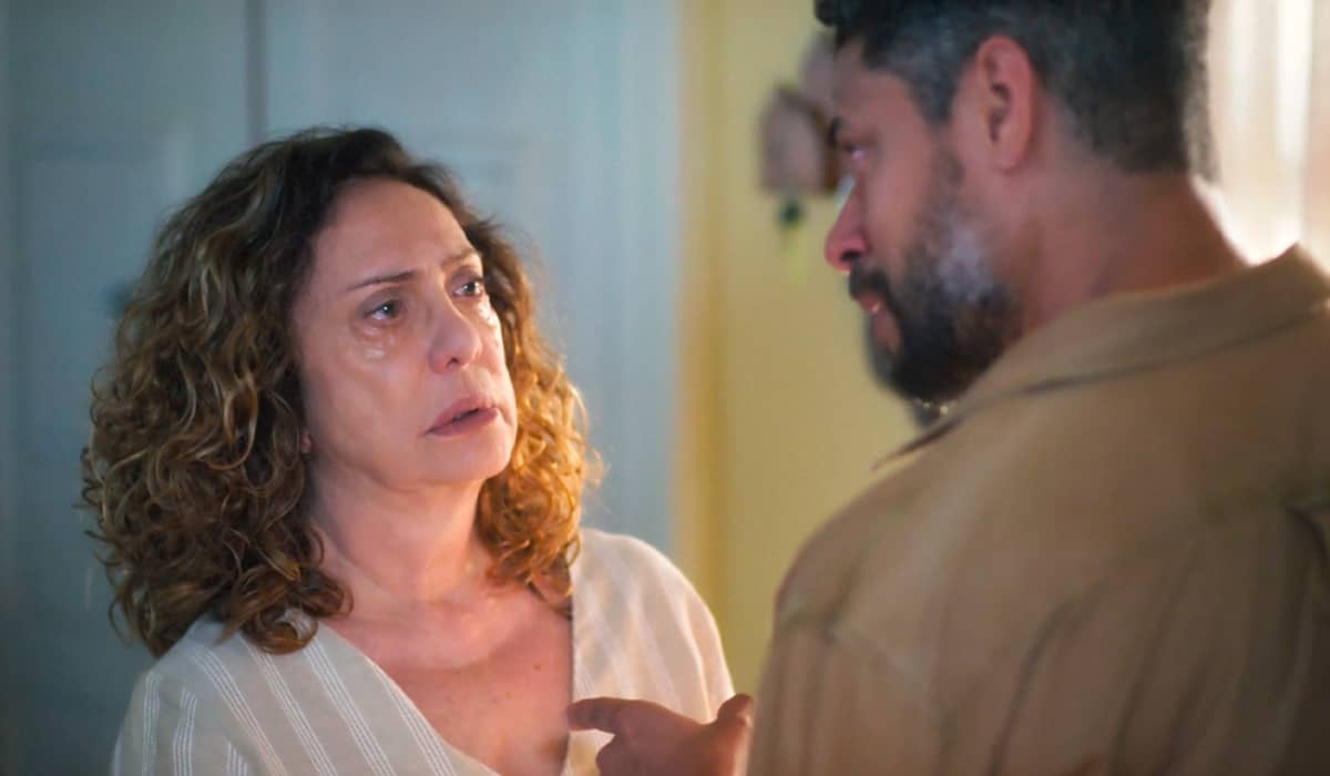 Agatha consegue receber dinheiro de Caio. Fonte: Reprodução/Globo