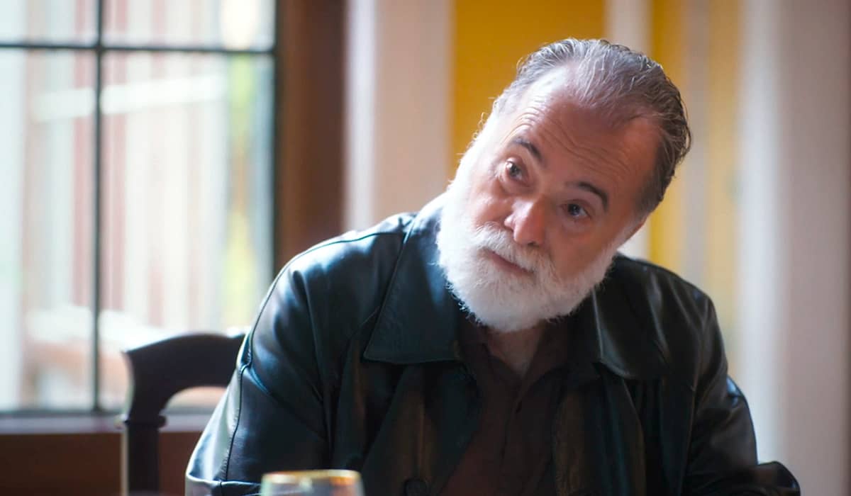 Antônio teme que Irene coloque a vida de Agatha em risco. Fonte: Reprodução/Globo