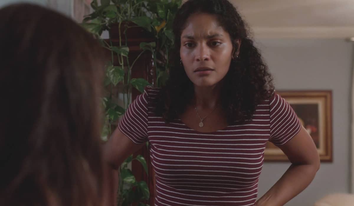 Aline fica assustada com briga entre Caio e Jonatas. Fonte: Reprodução/Globo