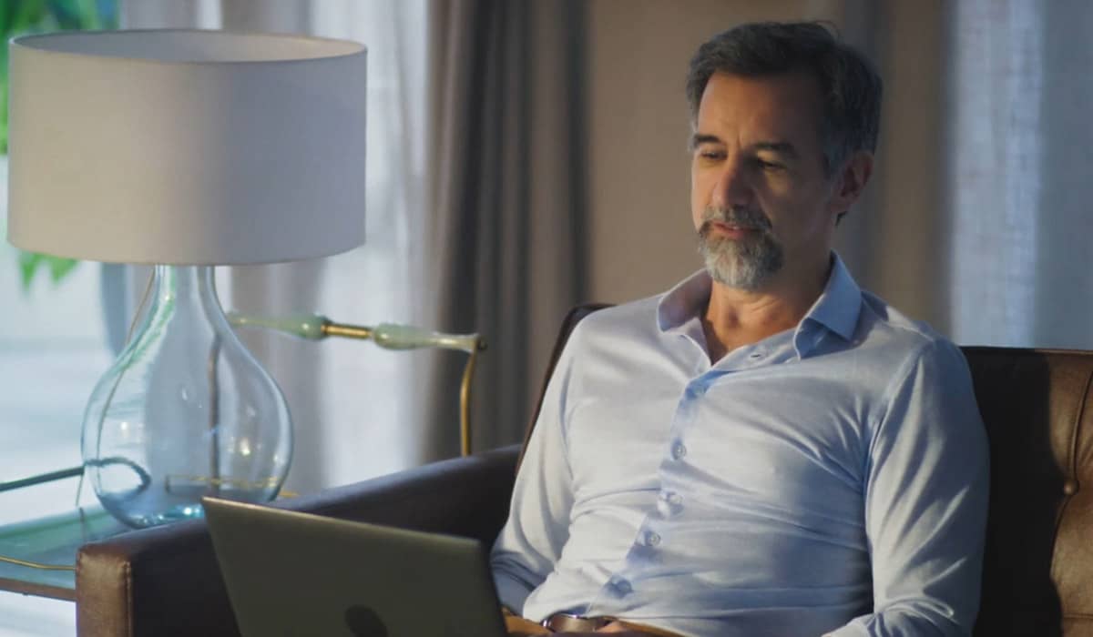 Ademir tenta controlar Flor a todo custo em Terra e Paixão. Foto: Reprodução/Globo