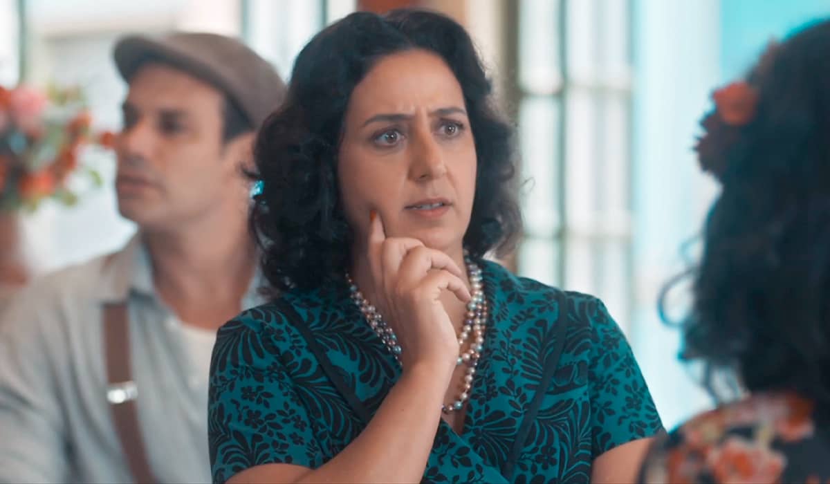 Ione descobre que Ademar abandonou o filho de Sônia. Fonte: Reprodução/Globo