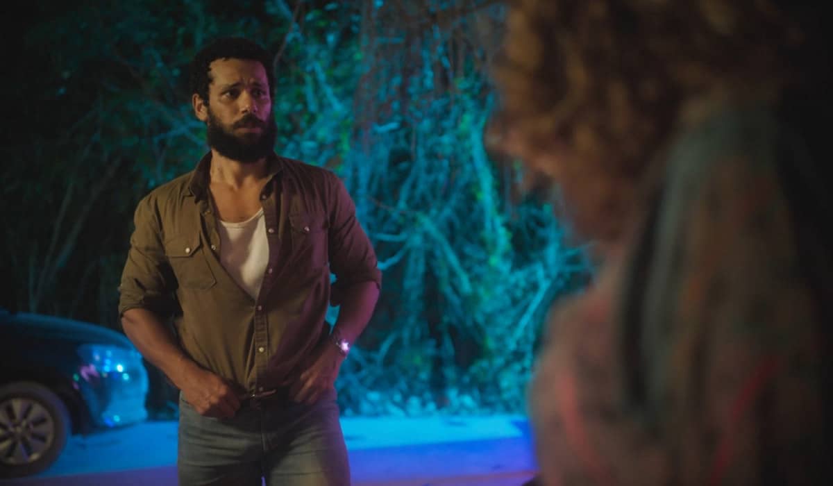 Ramiro fica orgulhoso após salvar a vida de Agatha em Terra e Paixão. Foto: Reprodução/Globo