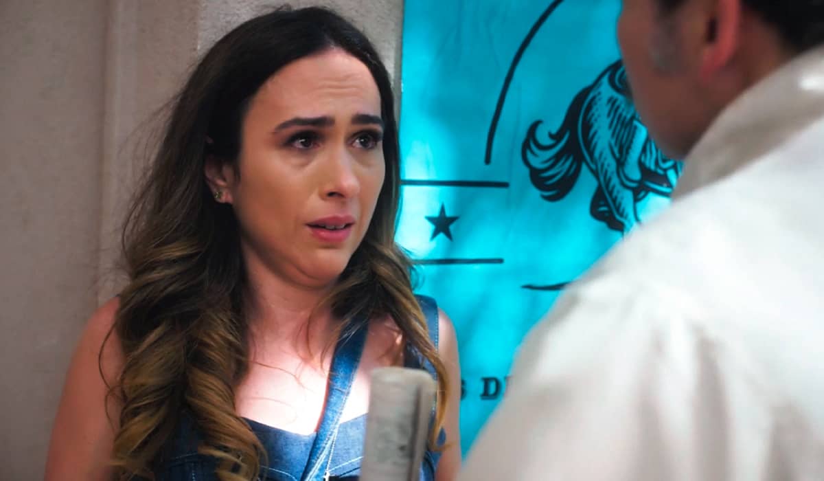Anely sofre com o fim do relacionamento com Luigi. Fonte: Reprodução/Globo