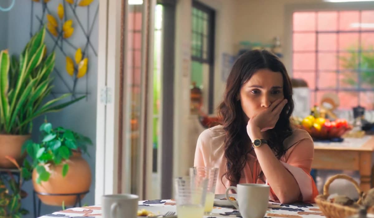 Lucinda se aproxima da verdade sobre Anely. Fonte: Reprodução/Globo
