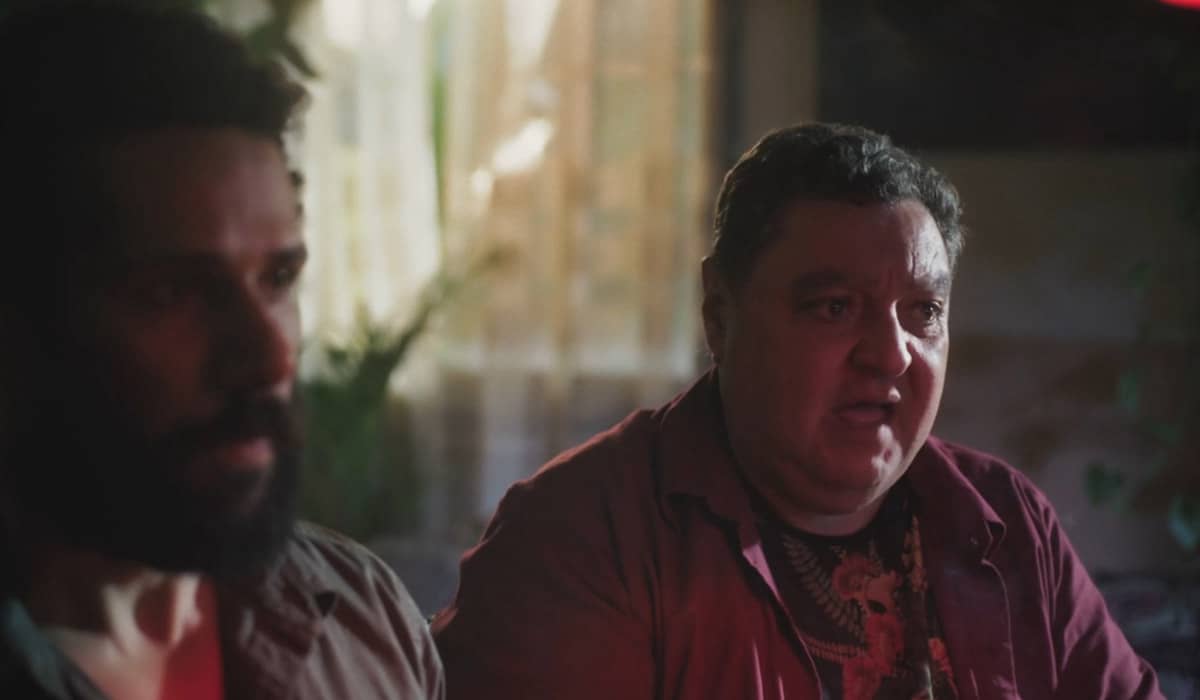 Zezinho fica perplexo ao descobrir que terá que administrar o bar. Foto: Reprodução/Globo