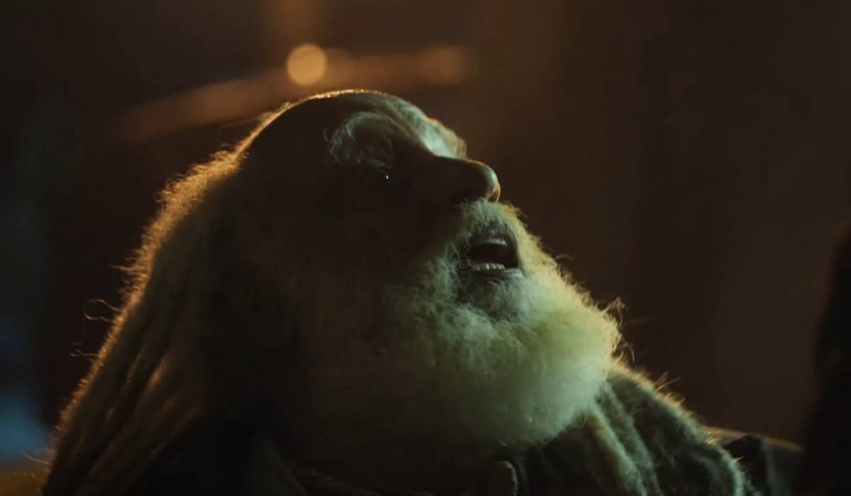 Após surto, Cata Ouro procura Luna para revelar suas lembranças. Foto: Reprodução/Globo
