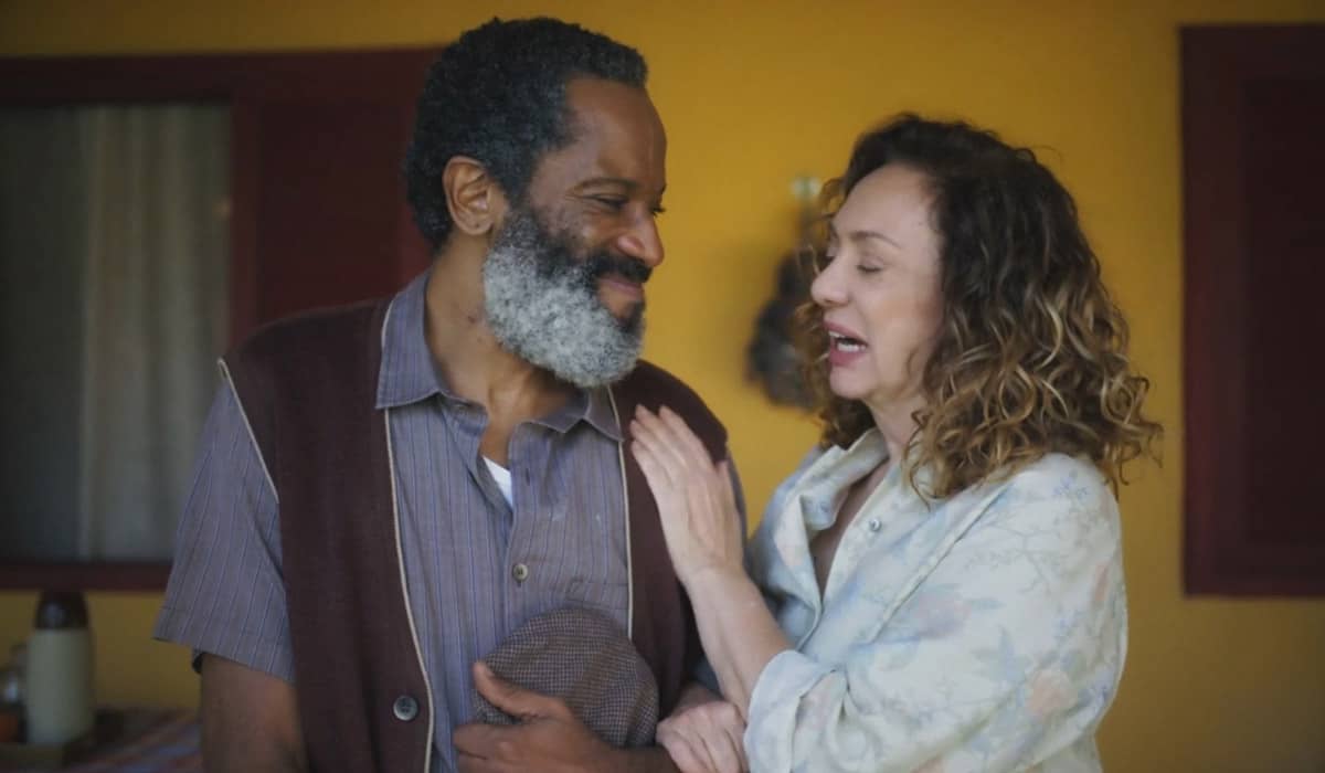 Gentil faz de tudo para proteger Agatha em Terra e Paixão. Foto: Reprodução/Globo