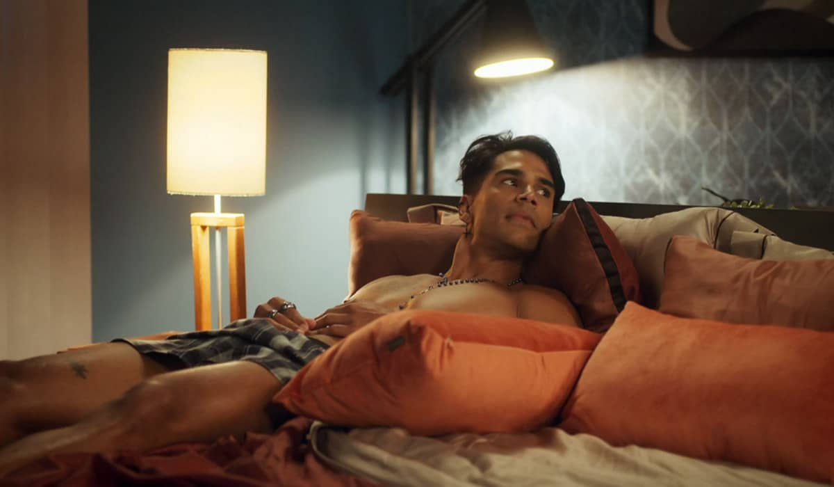 Jefinho fica emocionado com o convite na novela das sete. Foto: Reprodução/Globo