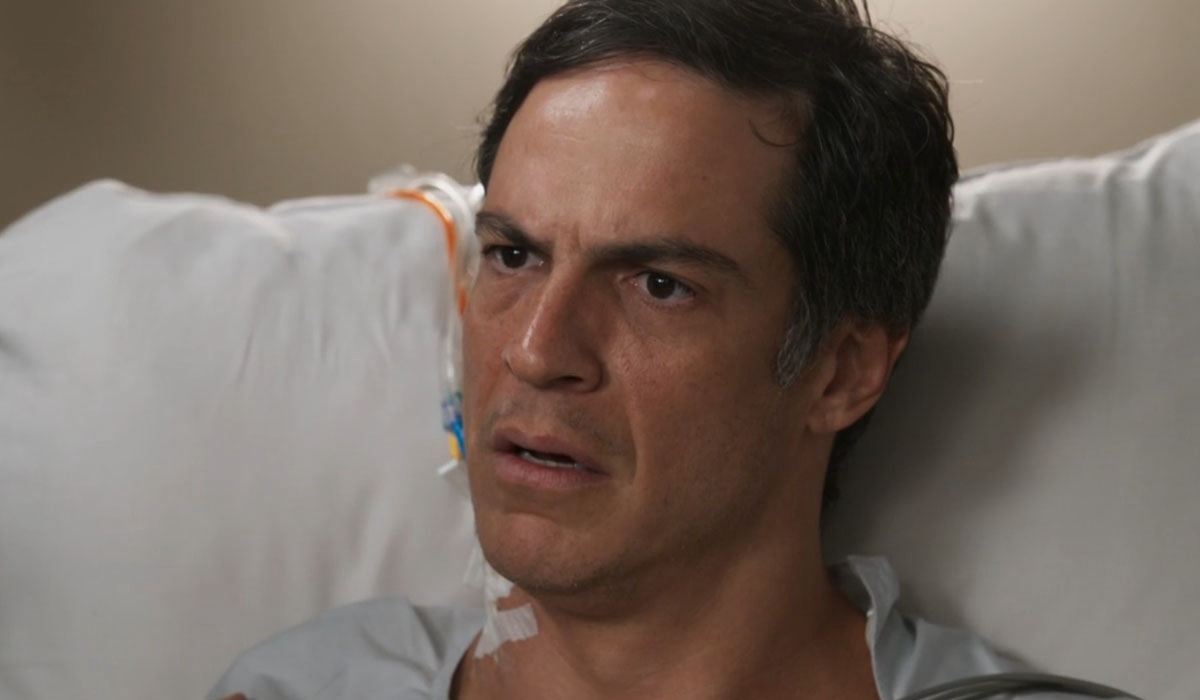 Jonas se preocupa com a depressão do filho. Foto: Reprodução/Globo